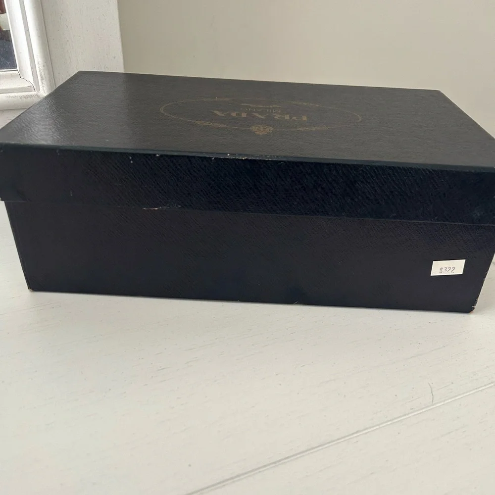 Prada Black Shoe Box with Gold Logo - Picture 5 of 7